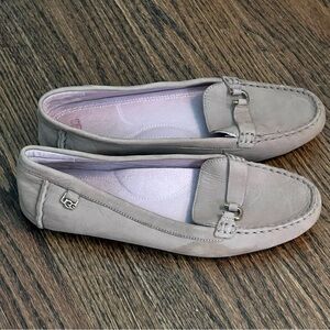 Ugg leather loafers
fit like a 9.5 but actually a size 10